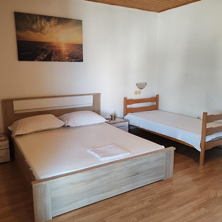 Apartments And Rooms With Parking Space Brela, Makarska - 6895 Екстериор снимка